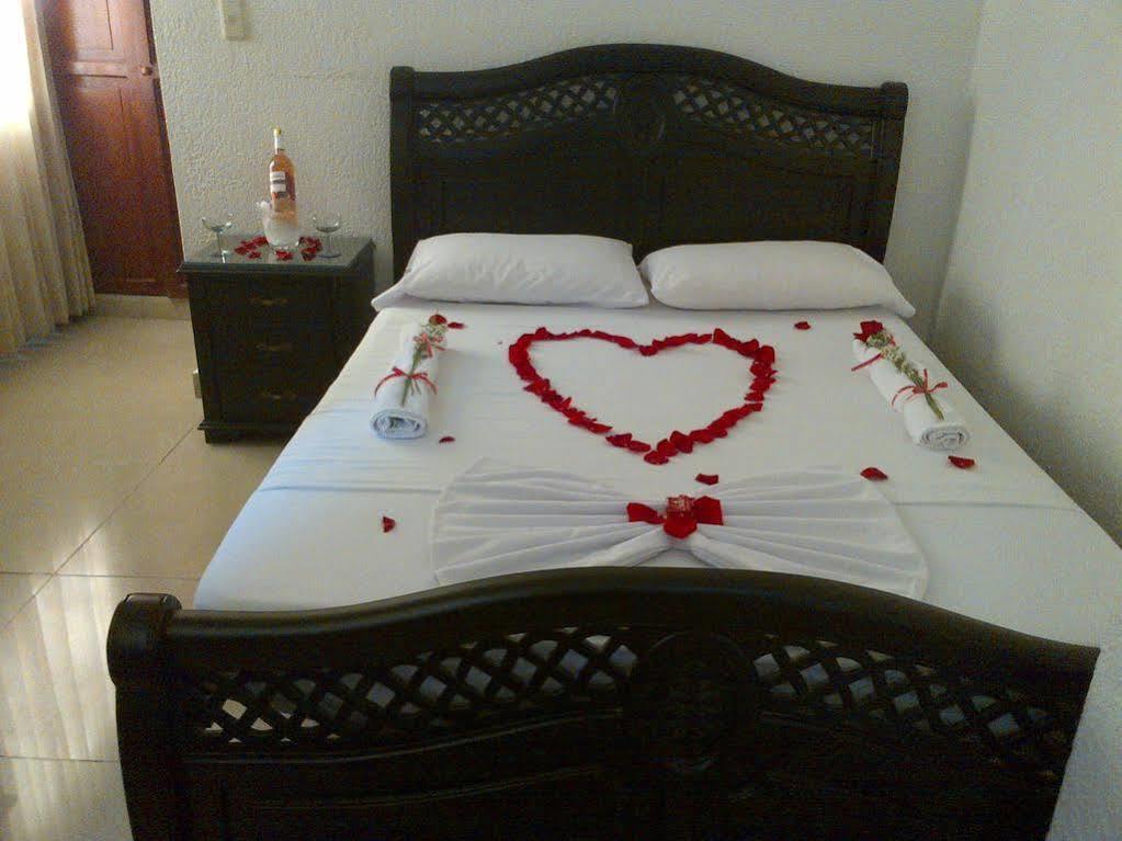 Hotel La Casa Del Turista Cartagena Bagian luar foto